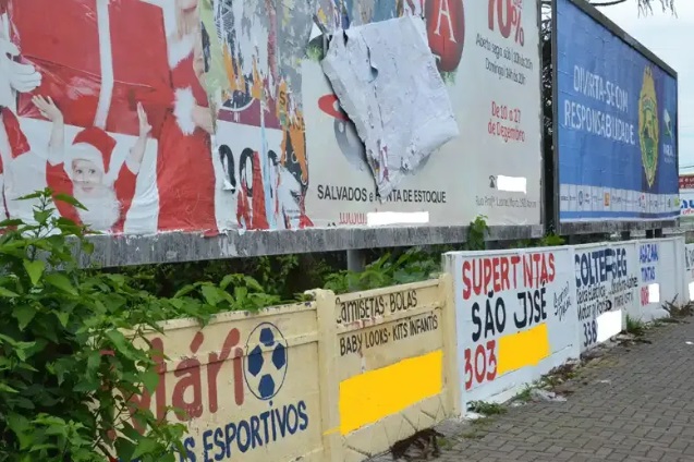 Caiado sanciona lei que cria política estadual de combate à poluição visual urbana em Goiás