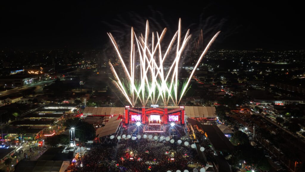 Pecuária de Goiânia 2026 reúne multidão de 70 mil pessoas na noite de abertura
